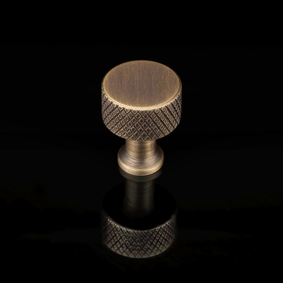 ANTIQUE BRASS DRAWER KNOB